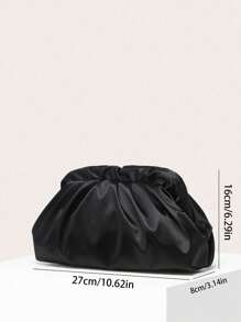 女士手提包为纯色丝缎褶皱云朵包，复古又大容量，适合外出逛街。