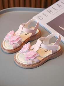 1 双女童珍珠饰边蝴蝶结平底可爱凉鞋，适合夏季