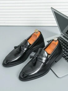 Męskie modne formalne buty z frędzlami, czarne wsuwane skórzane buty wizytowe do biura, pracy, na wesele