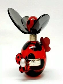 Y2K. Marc Jacobs Dot 3.4oz EDP SPRAY FOR Women. Top Notes Are Red Berries, Pitahaya And Honeysuckle; Middle Notes Are Coconut, Jasmine And Orange Blossom; Base Notes Are Driftwood, Musk And Vanilla. FRAGRANCE FOR THE SUMMER. - 無色 - 查看 4