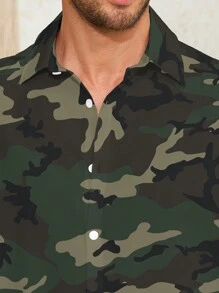 复古印花短袖衬衫，适合身材高大和大码的男士