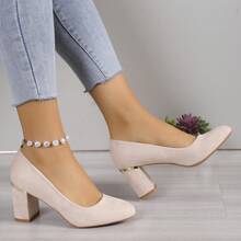 Tacchi alti eleganti da ufficio alla moda con tacco spesso, scarpe da donna alla moda per San Valentino