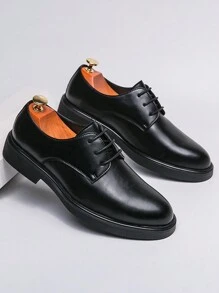 男士时尚优雅商务牛津皮鞋，圆头系带正装鞋，男士纯色防滑耐用鞋底，适合派对、婚礼、社交场合、春秋季节，尺码偏大，建议选择小一码