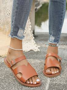 Sandalias planas de mujer estilo europeo y americano con hebilla de cristal marrón en forma de H, moda ligera y cómoda, talla grande tallas, sandalias de playa huecas, existencias disponibles