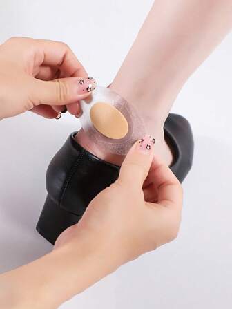 QKC 10片装高跟鞋防磨舒适隐形鞋跟贴。适用于女士高跟鞋、女士浅口鞋和男士运动鞋，男女鞋履配件