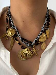 Monlansher Nouveau collier pour femmes en acier inoxydable avec pendentifs de plusieurs styles, assorti avec un collier ras-du-cou en matériau de nylon à imprimé léopard tendance. Collier personnalisé pour un usage quotidien