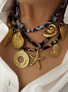 Monlansher Nouveau collier pour femmes en acier inoxydable avec pendentifs de plusieurs styles, assorti avec un collier ras-du-cou en matériau de nylon à imprimé léopard tendance. Collier personnalisé pour un usage quotidien