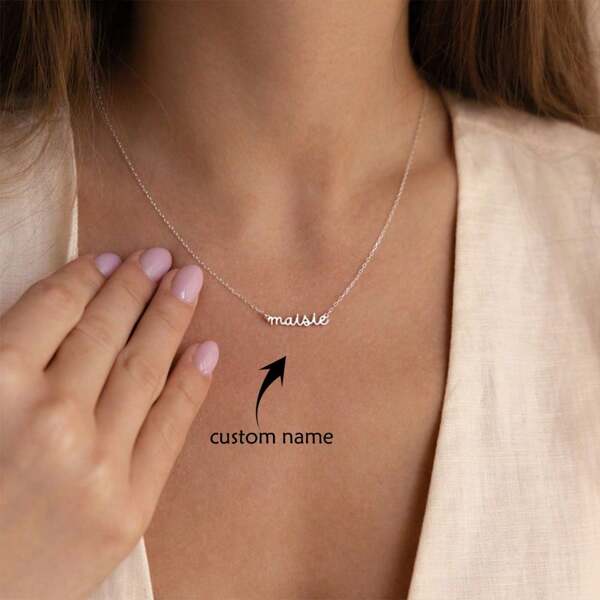 Colar com nome personalizado por Caitlyn Minimalist • Colar delicado em camadas • Joia delicada com pingente de nome • Presente para nova mamãe