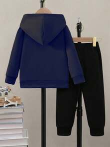男童连帽衫和裤子套装、平面设计、休闲运动服、冬季 - 藏蓝色 - 查看 2