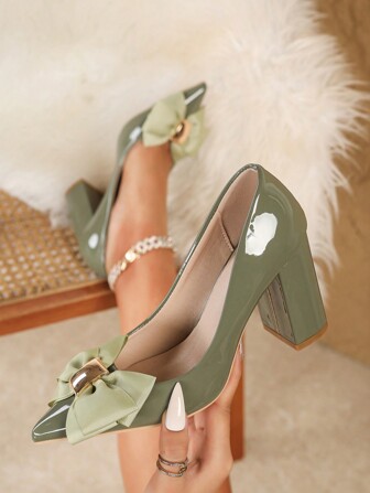 2025秋冬新款女士时尚尖头高跟鞋，粗跟军绿色蝴蝶结装饰高跟鞋，优雅