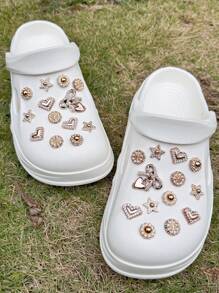 26 pièces Accessoires pour chaussures forme crocodile (fleur à 6 pétales avec perles, nœud, petite étoile, lapin, cœur etc.) - Facile à installer, accessoires amovibles DIY pour personnaliser les chaussures de type "babies", les chaussures de jardin, les sabots, les sandales et les sacs de plage. Cadeau parfait pour les fêtes et les occasions spéciales