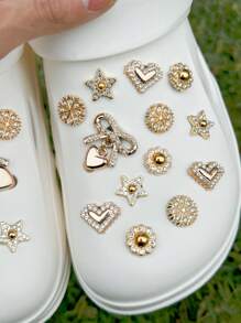 26 pièces Accessoires pour chaussures forme crocodile (fleur à 6 pétales avec perles, nœud, petite étoile, lapin, cœur etc.) - Facile à installer, accessoires amovibles DIY pour personnaliser les chaussures de type "babies", les chaussures de jardin, les sabots, les sandales et les sacs de plage. Cadeau parfait pour les fêtes et les occasions spéciales