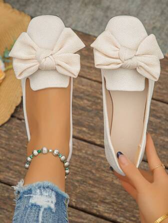 女士时尚米色加大码圆头一脚蹬舒适百搭平底鞋，甜美蝴蝶结设计，透气防滑春秋新品