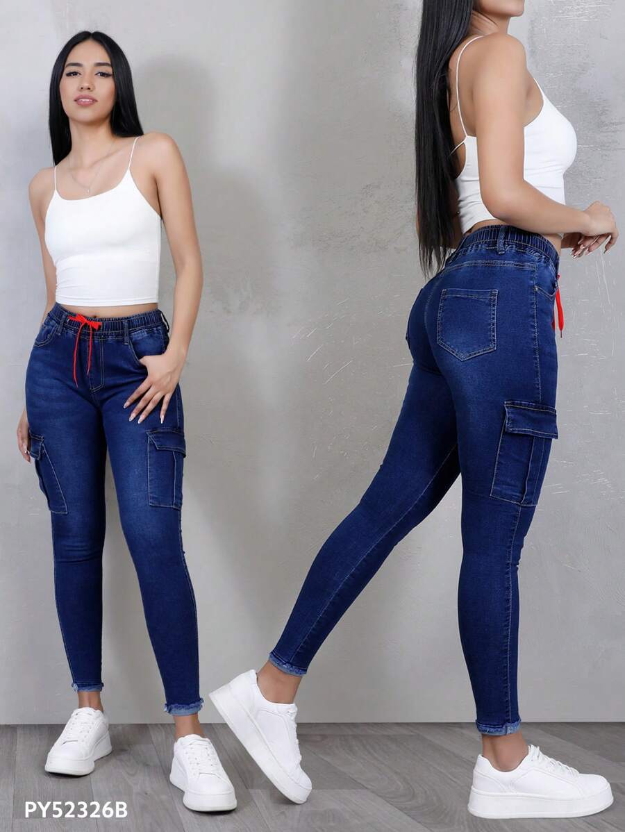 Skinny Jeans Cargo Azul Oscuro con Ajuste Elástico y Cordón Decorativo Rojo: Combina Funcionalidad y Estilo Urbano - Azul PY52326B - Ver 1