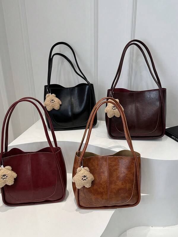1 pièce de sac fourre-tout, sac à bandoulière, sac à main en matériau PU avec pendentif en peluche en forme d'étoile. Design simple de couleur unie. Grande capacité, convient aux déplacements quotidiens des femmes, polyvalent pour les voyages d'. Petit cadeau idéal pour les meilleures amies