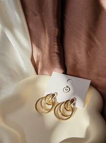 Brincos de orelha design de torção