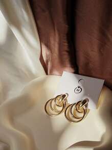 Brincos de orelha design de torção