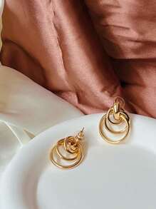 Brincos de orelha design de torção