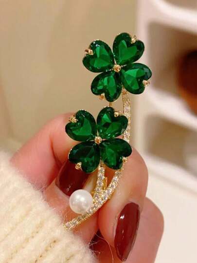 1 pieza Broche anti-desperfecto del armario, pasador de decoración exquisita de diseño de alta gama para suéter, accesorio perfecto de regalo para vestido, accesorio para ropa, bolso, mochila para la escuela, oficina, camisas, chaquetas, joyería, ropa de Halloween, regalos divertidos y lindos para maestros, accesorios de disfraz, encantos de bolso, Navidad