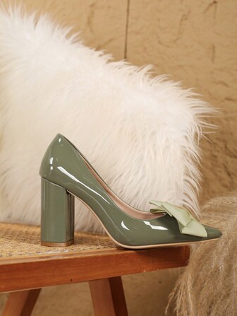 Höst/Vinter 2025 Ny stil Dammode Spetsiga Högklackade Pumps, Tjocka Klackar Militärgröna Rosettdekor Högklackade Skor, Eleganta