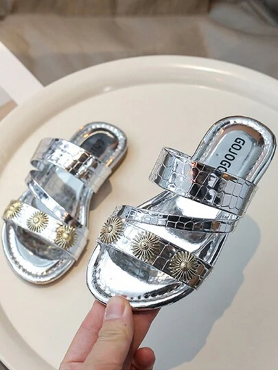 A Pair Of Children's Fashionable Glittering Thin Soled Non Slip Slippers