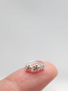 1 قطعة من الأقراط أو الخواتم الأنفية على شكل زهرة من الفضة الصلبة المرصعة بالكريستال الشفاف اللامع، مجوهرات ثقب الجسم للنساء، مقاس 22G 8مم - فضي - مشاهدة 2