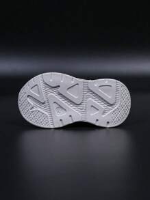 Sneaker casual e carino a collo basso in rete per ragazze, scarpe da corsa sportive traspiranti antiscivolo con luci a LED alla moda, adatte per tutte le stagioni