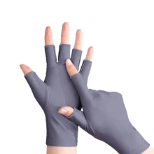 1 paire de gants mi-doigts pour femmes avec protection UV, convenant pour la manucure ou le port extérieur. Gants de protection solaire fins et élastiques. Gants courts en fibres de polyester de couleur unie avec doigts partiellement exposés.