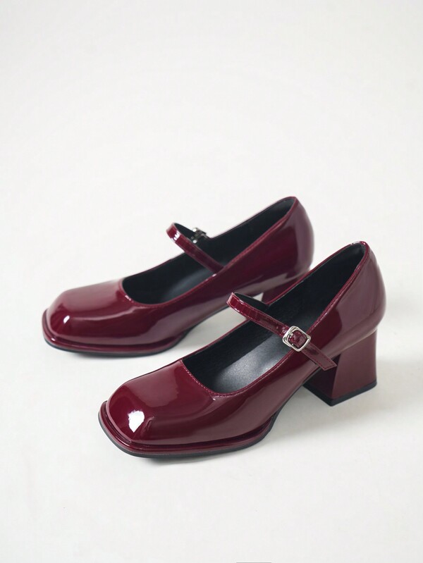 Ballerine in pelle da donna di piccola taglia, con tacco alto e tacco largo, punta quadrata, in materiale metallizzato nero lucido retrò, stile da studentessa, scarpe con tacco alto glamour