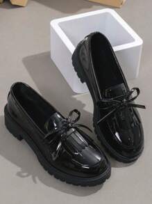 Neue Vintage Pumps mit dickem Absatz und Schleife, Loafer mit niedriger, modische Lacklederschuhe mit Fransen und glänzendem PU-Leder