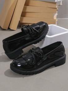Neue Vintage Pumps mit dickem Absatz und Schleife, Loafer mit niedriger, modische Lacklederschuhe mit Fransen und glänzendem PU-Leder