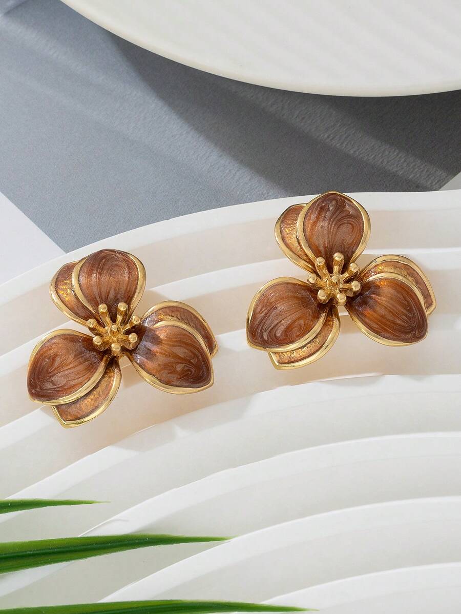 1 Pair Brown Vintage Distressed Flower Stud Earrings For Ladies, Suitable For Dating Or Vacation Wear