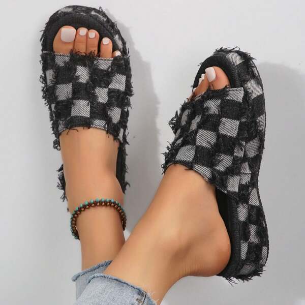 Stylish Women's Lightweight Sandals - Thick Non-Slip Soles For Summer Comfort - Open-Toe Slippers For Casual Wear.