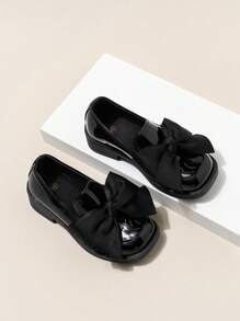 1 双女童休闲蝴蝶结装饰平底鞋，时尚百搭，适合日常穿着
