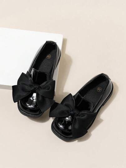 1 双女童休闲蝴蝶结装饰平底鞋，时尚百搭，适合日常穿着