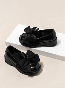 1 双女童休闲蝴蝶结装饰平底鞋，时尚百搭，适合日常穿着