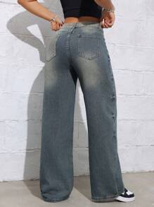 Calça jeans vintage lavada casual e moderna com perna reta