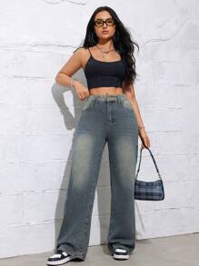 Calça jeans vintage lavada casual e moderna com perna reta
