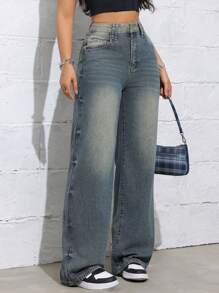 Calça jeans vintage lavada casual e moderna com perna reta