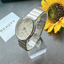 1 Stück modische silberne Damen Lässig Uhr mit Bambusstahlarmband, hochwertiger minimalistischer Zeitmesser für Frauen, Damen, Mädchen, für den täglichen Gebrauch wasserdicht