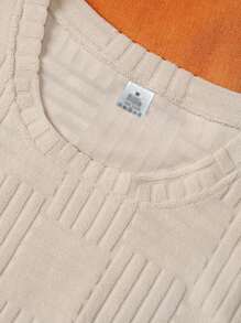 男士纯色圆领短袖 T 恤和短裤休闲装