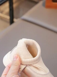 Chaussures  de princesse pour filles, nouvelles chaussures pour enfants  et textile matelassé, printemps et automne 2025, petites chaussures Hanfu pour filles, mocassins à semelle souple, chaussures pour filles