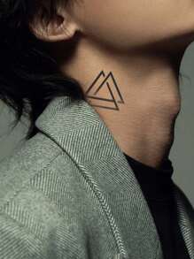 8 stuks Europese stijl tijdelijke tatoeages Geometrisch waterdicht zweetbestendig Blijft 1-2 weken zitten Realistisch kruidensap Niet-reflecterend Anti-wrijving Nep zwarte nep-tatoeages voor mannen en vrouwen Tatoeagestickers voor arm, borst, taille, rug, buik, been Modernistische lichaamsversiering