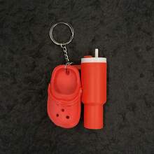 Mini bottiglia d'acqua e portachiavi a forma di scarpa, elegante mini tazza staccabile, scatola portamatite, accessori per borse, ciondoli per borse, mini bicchiere portachiavi, ciondolo creativo, accessori per auto, accessori per la scuola, accessori carini in stile gotico e Y2K
