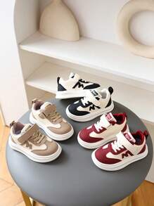 1 双儿童低帮运动鞋，男孩和女孩篮球鞋，适合运动、户外、学校 - 紅色 - 查看 2