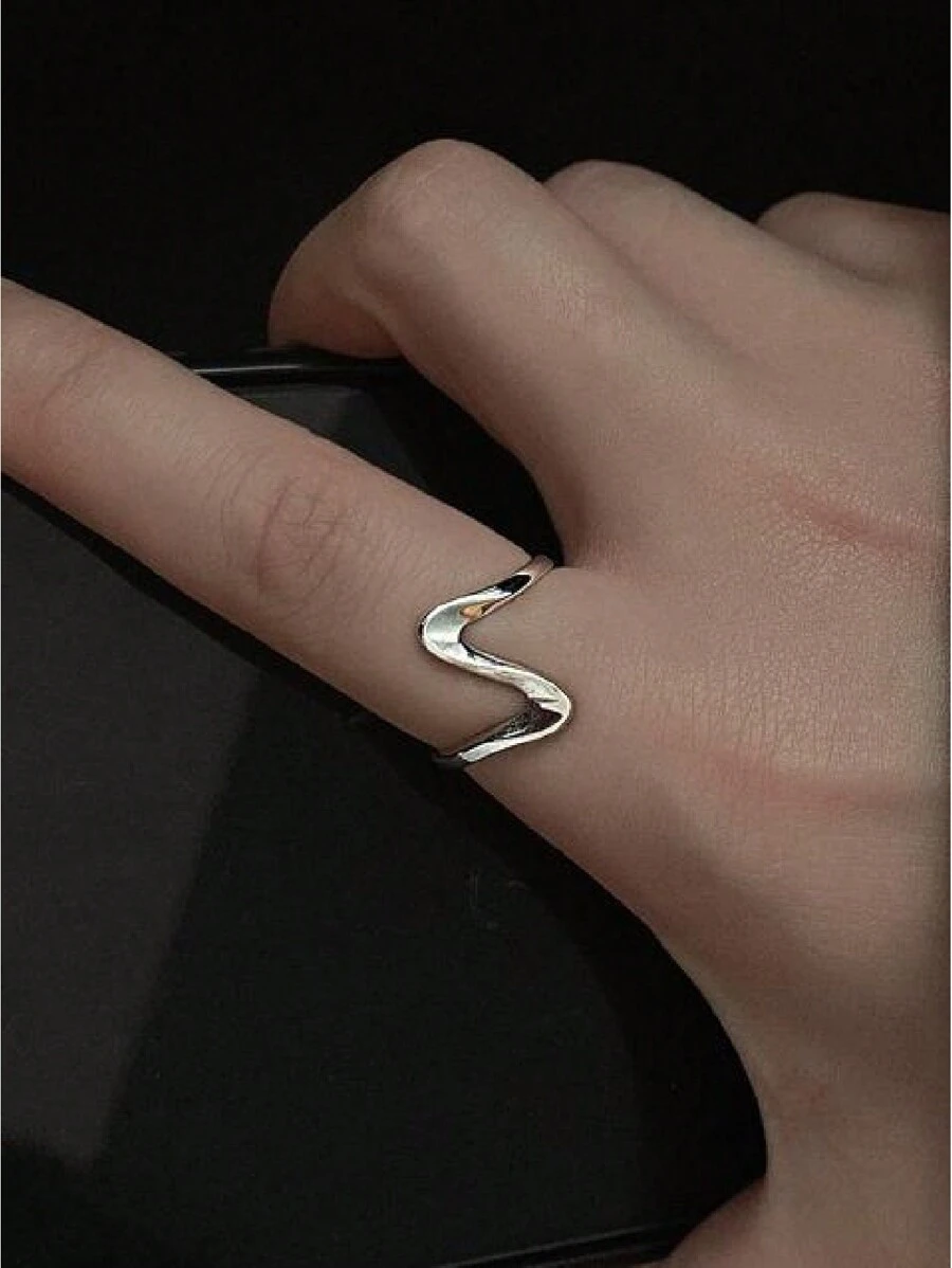 MADEONE 1pc Wide Wavy Cuff Ring, Minimalist Plain Band Jewelry, Girls Party Decoration Gift