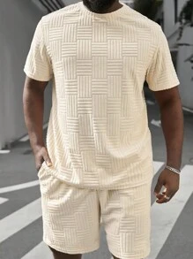 男士纯色圆领短袖 T 恤和短裤休闲装