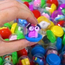 [Pudełko prezentowe] 50 sztuk małych, uroczych zabawek Gashapon - nadaje się do maszyn cukierniczych, upominków na przyjęcia i niespodzianek - idealne na nagrody w klasie, wymianę prezentów, Halloween, Święto Dziękczynienia, Boże Narodzenie i Wielkanoc
