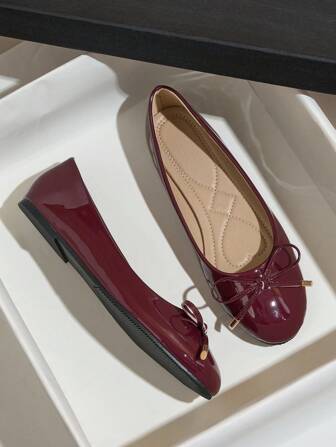 أحذية بطة ذات أمامية مستديرة ثابتة ومريحة للنساء، لون أحمر انيكا، مناسبة للعطلات والسفر والقيادة