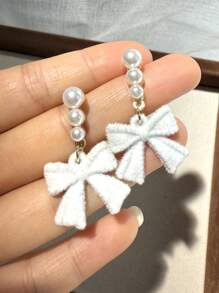1 Pair White Plush Faux Pearl Bow Earrings, Sweet And Gentle Retro Elegant Style, Suitable For Women To Wear On New Year, Christmas, Valentine's Day, Weddings, Daily & Festivals Valentines,Mom,Mother,Mother's Day,Gift